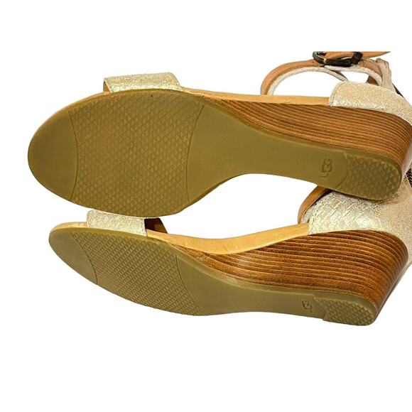NEW UGG Char Wedge Ankle Sandals •6.5• Gold Beige Leather Woven - Picture 8 of 13